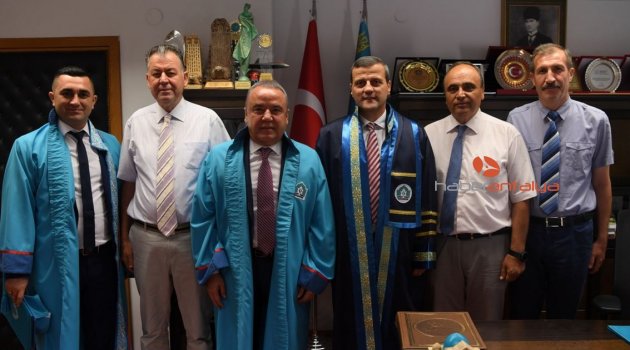 Başkan Böcek, ‘Yüksek Lisans’ diplomasını aldı