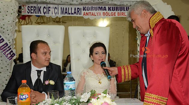 Başkan Çalık, genç çiftin nikahını kıydı