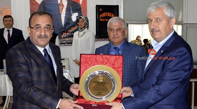 BAŞKAN ÇETİNKAYA'YA 17'NCİ YIL PLAKETİ