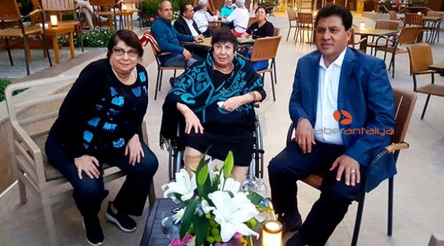 Başkan Gül'den anne Türel'e çiçekli kutlama