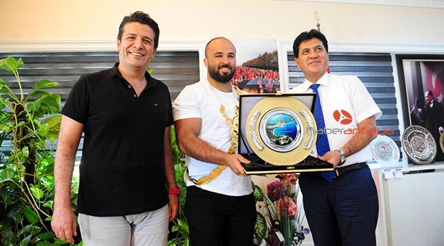 Başkan Gül'den Orhan Okulu'ya 10 altın