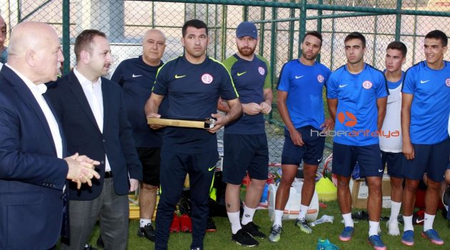 Başkan Sekmen, Antalyaspor kampında