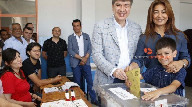 Başkan Türel oyunu kullandı