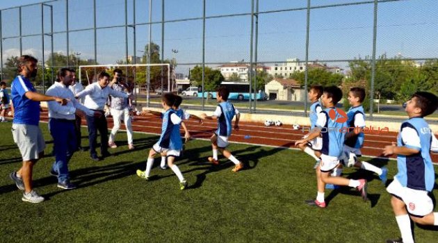Başkan Tütüncü öğrencileri ziyaret etti