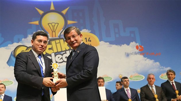 BAŞKAN TÜTÜNCÜ'YE BAŞBAKAN DAVUTOĞLU'NDAN ÖDÜL