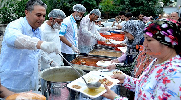 BAŞKAN UYSAL, 3 BİN VATANDAŞ İLE ORUCUNU AÇTI