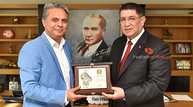 Başkan Uysal’a Dere’den teşekkür plaketi