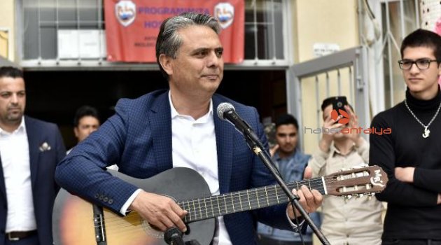 Başkan Uysal, bahar şenliğine katıldı