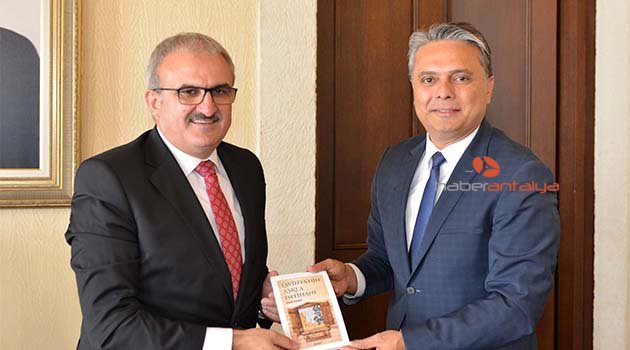 Başkan Uysal’dan Vali Karaloğlu’na imzalı kitap