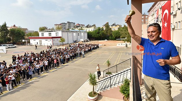 Başkan Uysal, ilk ders zilini çaldı