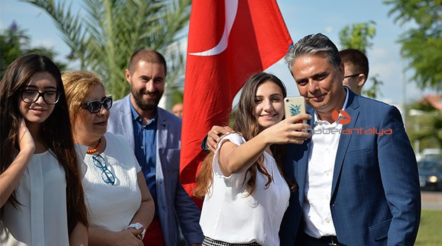 Başkan Uysal Rus öğrencilerle fidan dikti