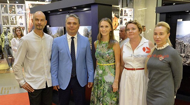 BAŞKAN UYSAL RUSLARIN FOTOĞRAF SERGİSİNİ AÇTI