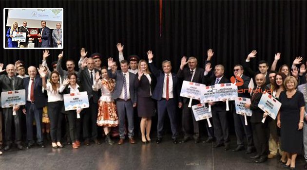 Başkan Uysal'a Kosova'dan Türk bayraklı rozet