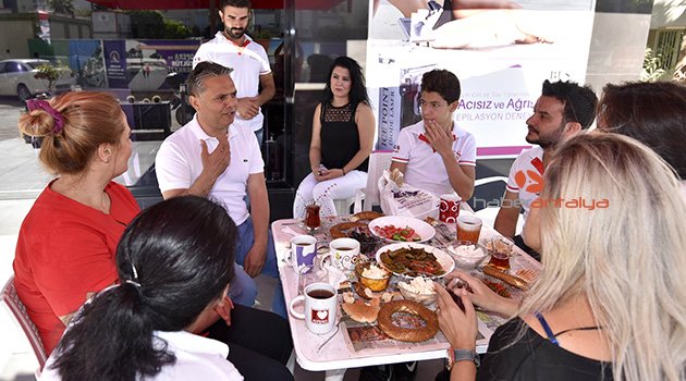Başkan Uysal'dan çat kapı ziyaret