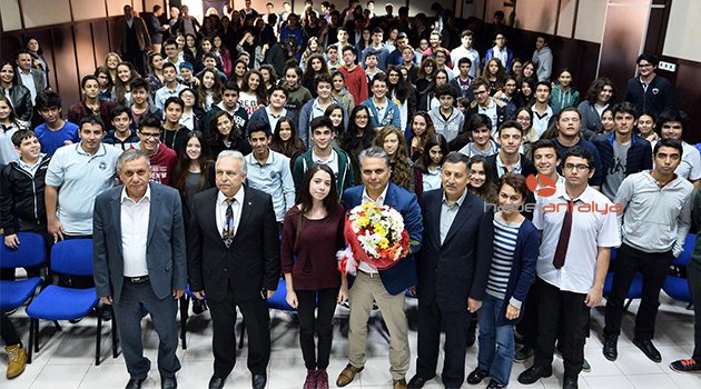 BAŞKAN UYSAL'DAN ÖĞRENCİLERE BELEDİYECİLİK DERSİ
