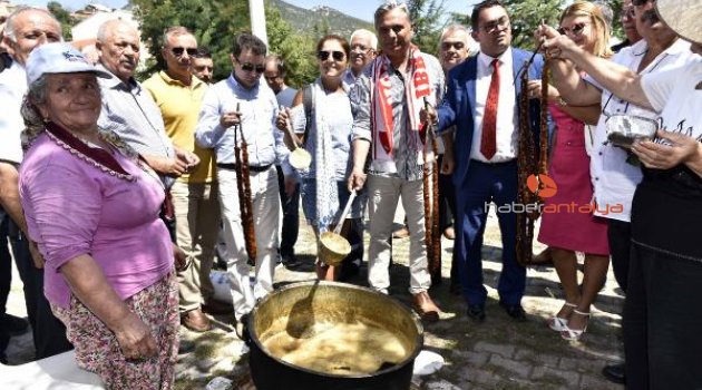 Başkan Uysal'ın pazar mesaisi