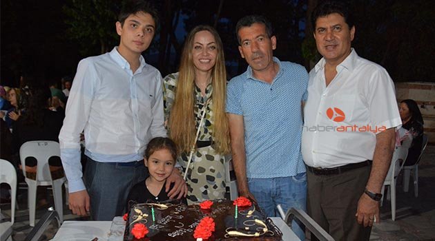 Başkan ve eşine yaş günü sürprizi