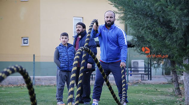 Başpehlivanlara komando eğitimi