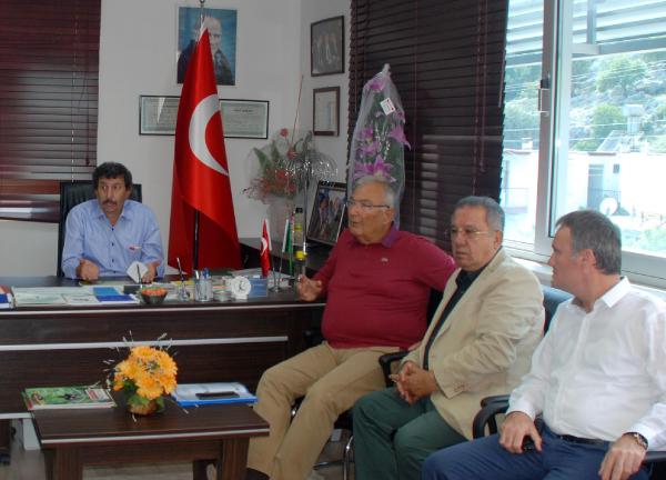 BAYKAL, FİNİKEDE TARIMIN SORUNLARINI DİNLEDİ