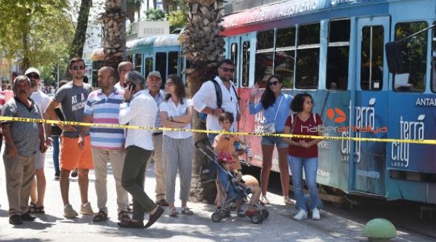 Bebek arabasında şüpheli çanta korkuttu