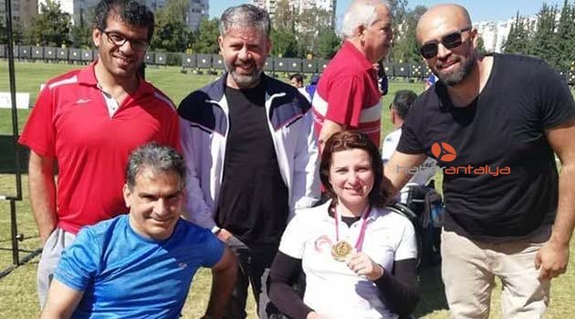 Bedensel engelli sporcudan altın madalya