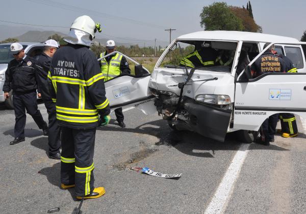 Belediye Personeli Kaza Yaptı: 2 Yaralı