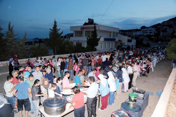 BELEDİYEDEN KALKAN'DA İFTAR YEMEĞİ