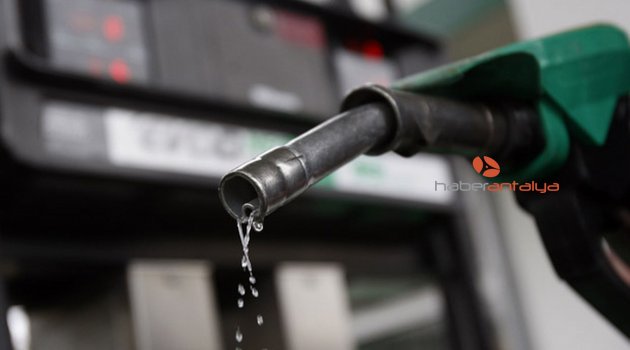 Benzinin litresine 10 günde toplam 25 kuruş zam