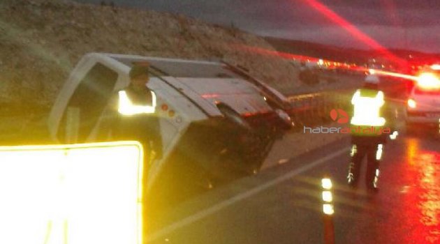 Beşiktaşlı taraftarları taşıyan midibüs devrildi: 8 yaralı