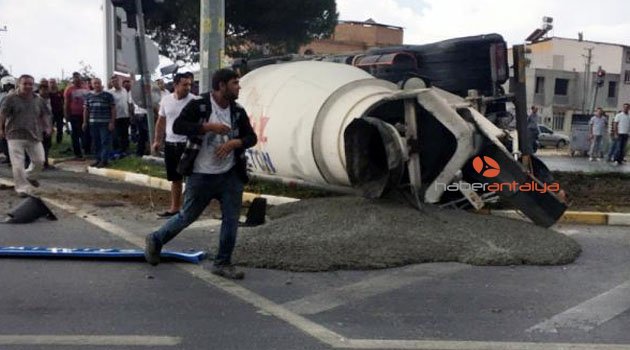 Beton mikseri devrildi