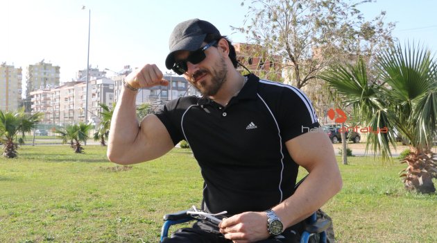 BİLEĞİ BÜKÜLMEYEN ŞAMPİYON