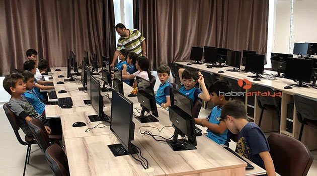 Bilişim çocukları kendi mobil oyununu geliştirecek