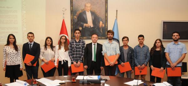 BİRİNCİ ÖĞRENCİLERE BAŞARI BELGESİ