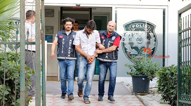 Birlikte yaşadığı kadını boğarak öldürdü, 'Elektrik çarptı' dedi