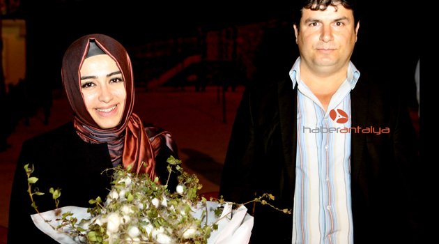 BİZİM ONUR VE ÖZGÜRLÜĞÜMÜZDÜR"