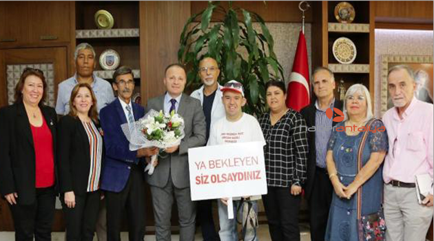 Böbrek hastalarından rektöre ziyaret