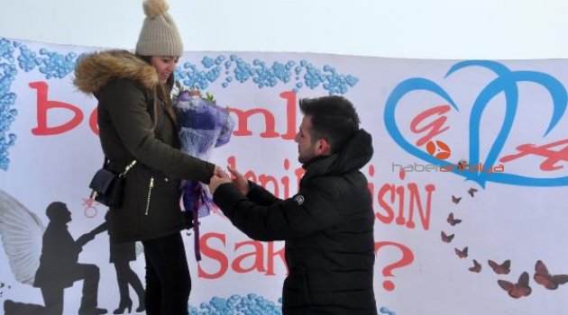 Böyle evlenme teklifi görülmedi