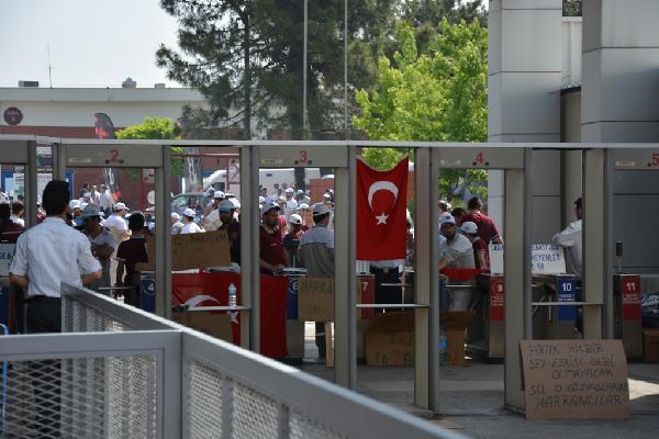 Bursa’da Otomotiv İşçilerinin Eylemi Devam Ediyor