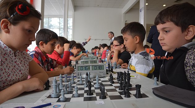 BÜYÜKŞEHİR 23 NİSAN’I DOLU DOLU KUTLUYOR