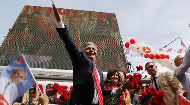Büyükşehir için ilk başvuru Uysal'dan