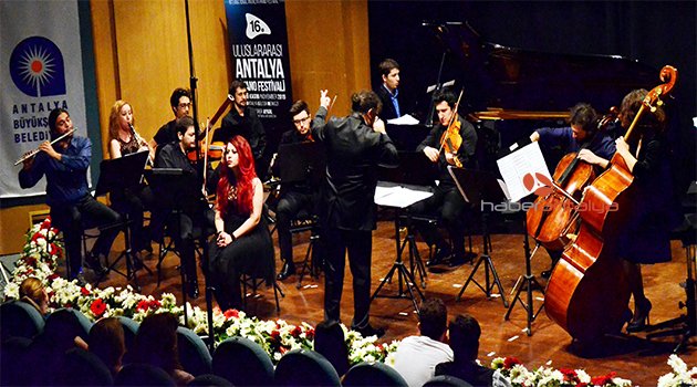 'ÇAĞDAŞ TÜRK BESTECİLERİ GECESİ' BÜYÜLEDİ