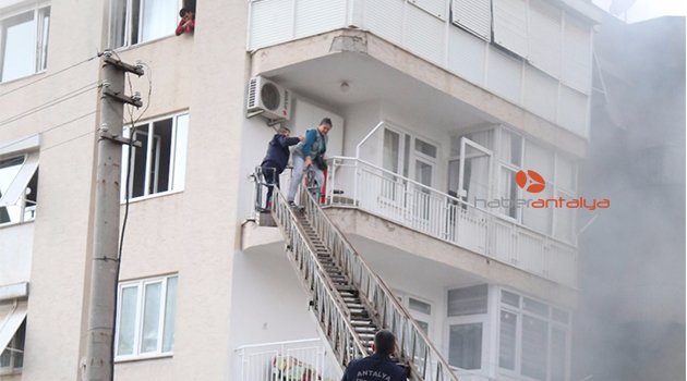 Çakmakla oynayan 3 yaşındaki çocuk evi yaktı