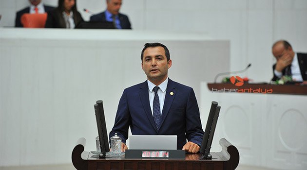 Çalılık içindeki Atatürk heykeliyle ilgili soru önergesi
