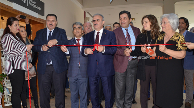 Cam mozaik sergisi açıldı