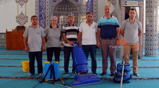 Camilerde Ramazan temizliği