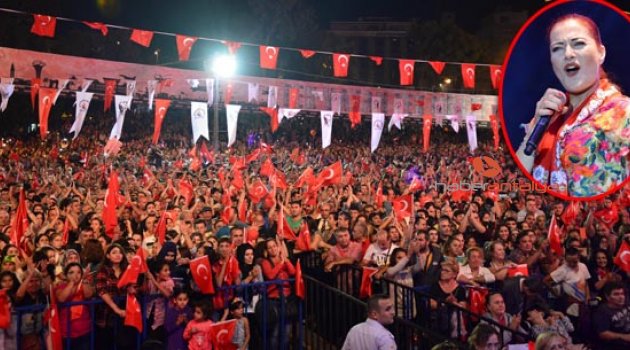 CANDAN ERÇETİN, YÜZBİNLERE ŞARKI SÖYLEDİ