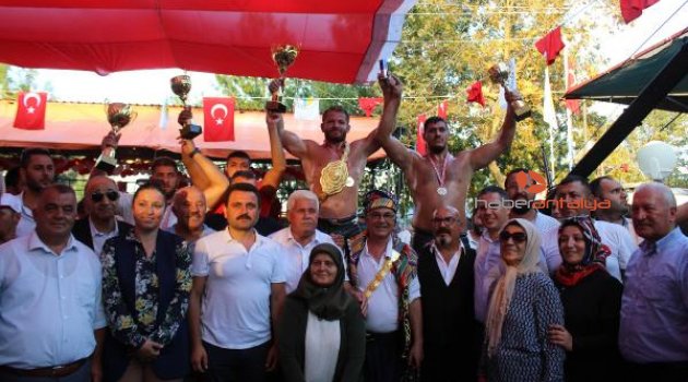 Çardak'ın başpehlivanı İsmail Balaban