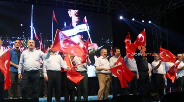 ÇAVUŞOĞLU: KİMSE UZAKTAN AHKAM KESMESİN