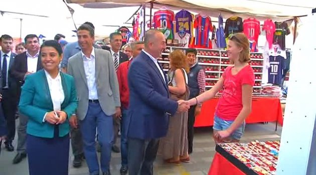 Çavuşoğlu, Pazar Esnafını Ziyaret Etti