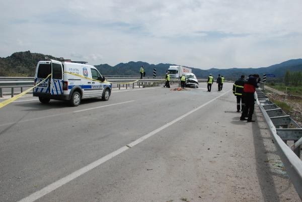 Cenaze Törenine Giderken Kaza: 1 Ölü, 3 Yaralı